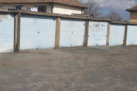 Garage to rent - Cooper Road, Chatham ME5