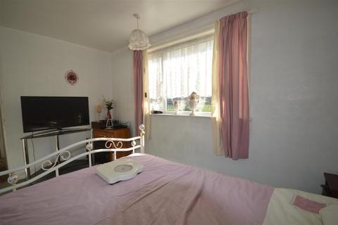 3 bedroom semi-detached house for sale - Queens Park Drive, Castleford