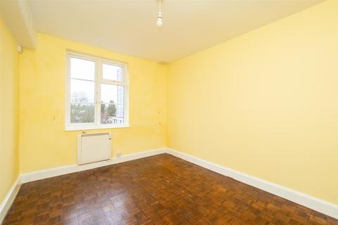 2 bedroom flat for sale, Brighton Road, Sutton