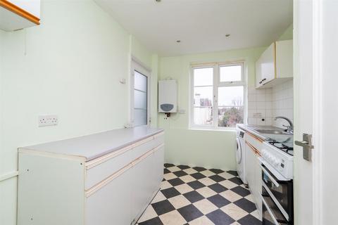 2 bedroom flat for sale, Brighton Road, Sutton