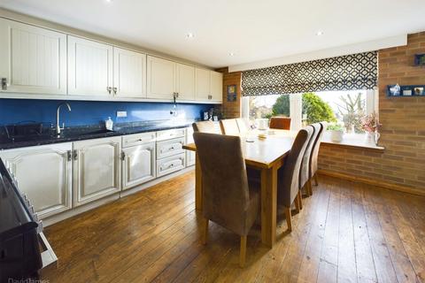 27 South Devon Avenue, Nottingham, NG3 6FT