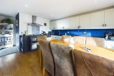 27 South Devon Avenue, Nottingham, NG3 6FT