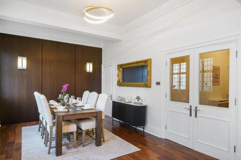 4 bedroom flat to rent, Chiltern Court, Baker Street, London W1