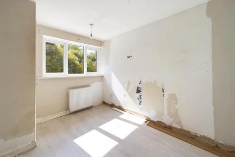 90 Bramble Drive, Carlton, Nottingham, NG3 6NE