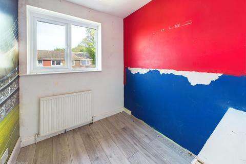 90 Bramble Drive, Carlton, Nottingham, NG3 6NE