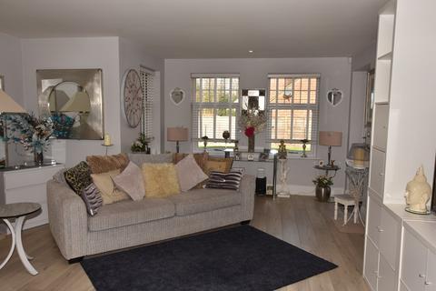 1 bedroom ground floor flat for sale - Crossways, St Marks Road, Binfield, Bracknell, RG42