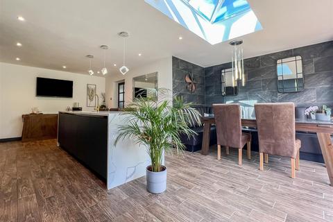 25 Kirk Road, Nottingham, NG3 6GX
