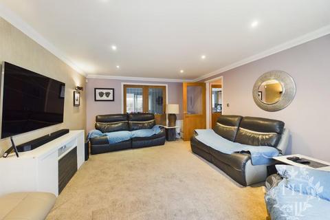 7 Oakfield Gardens, Ormesby, Middlesbrough, TS7 9RH