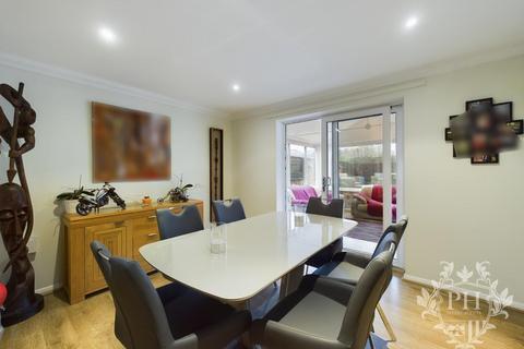 7 Oakfield Gardens, Ormesby, Middlesbrough, TS7 9RH