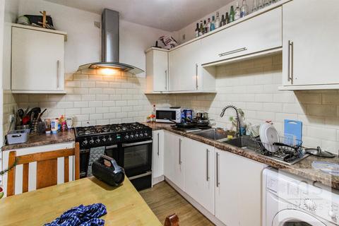 8 bedroom semi-detached house to rent - Gloucester Avenue, Nottingham NG7