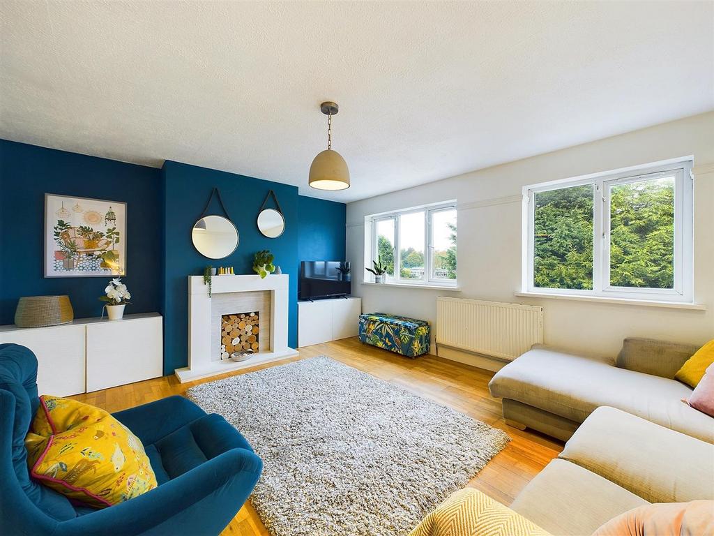 Chesterfield Avenue, Nottingham NG4 3 bed detached house for sale £