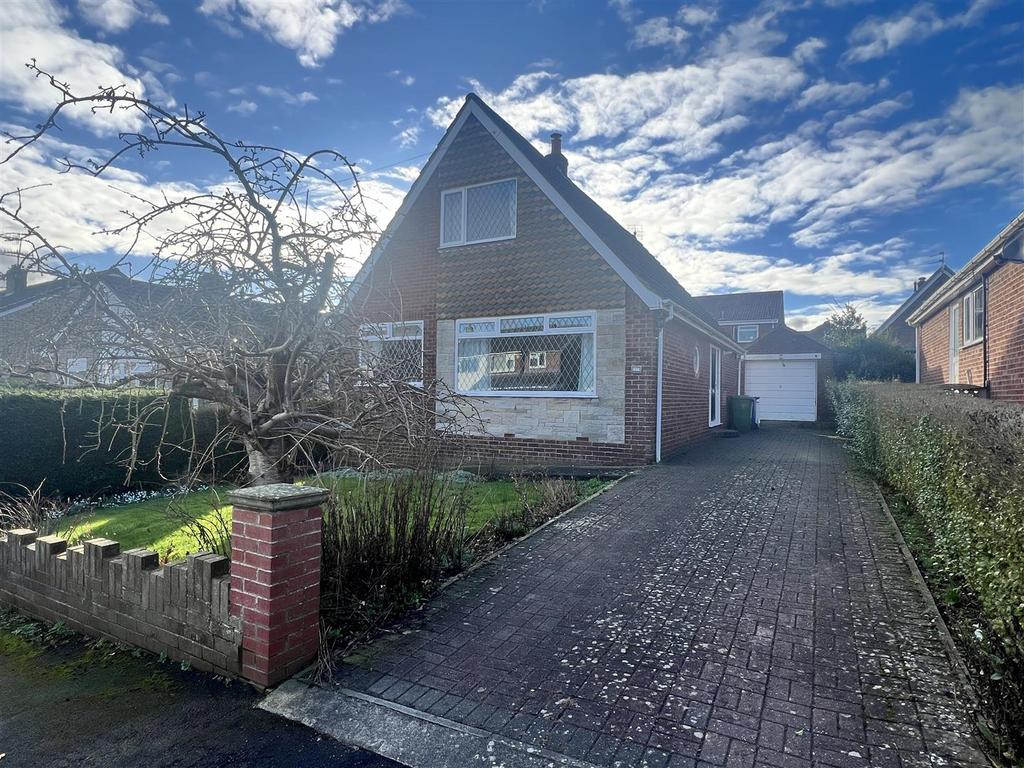 Meadow Drive, East Ayton, Scarborough 3 bed detached bungalow £245,000