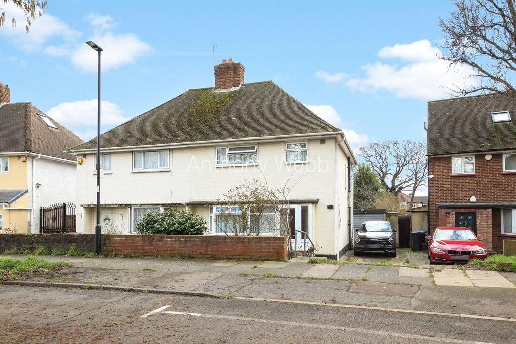 Farndale Avenue, Palmers Green, N13 3 bed semidetached house for sale