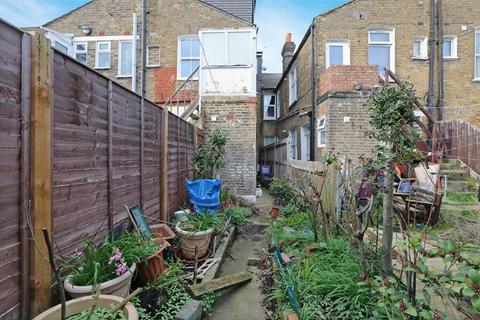 68 Boyd Road, London, SW19 2DG