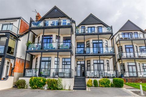 3 bedroom apartment for sale, The Leas, Westcliff-On-Sea SS0