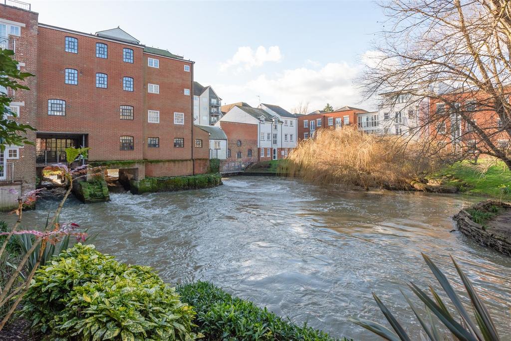 Waters Edge, Canterbury 3 bed terraced house for sale £375,000