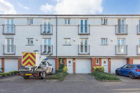 3 bedroom terraced house for sale, Waters Edge, Canterbury