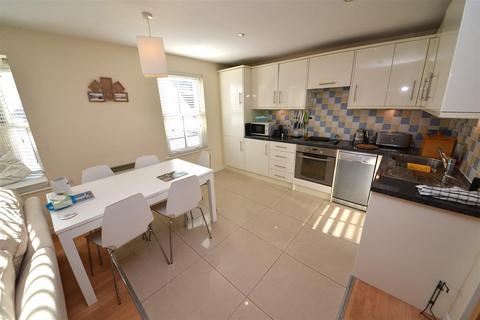 2 bedroom apartment for sale, Warren Street, Tenby