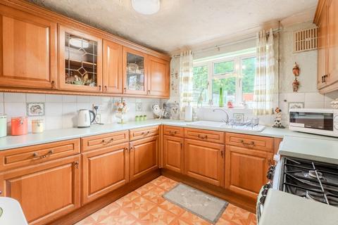 83 Meadow Lane, Wombourne, Wolverhampton, WV5 9BT