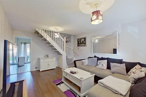 2 bedroom end of terrace house for sale, Pettingrew Close, Walnut Tree, Milton Keynes