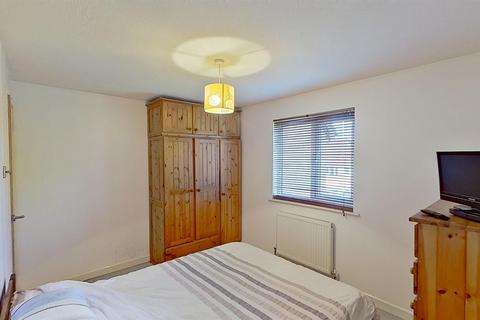 2 bedroom end of terrace house for sale, Pettingrew Close, Walnut Tree, Milton Keynes