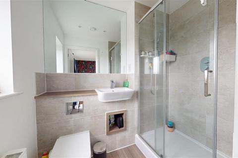 22 Amsterdam Way, Northfleet, Gravesend, DA11 8GZ