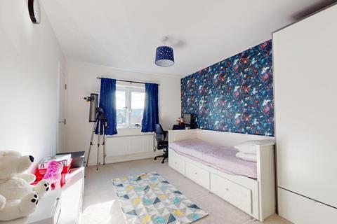 22 Amsterdam Way, Northfleet, Gravesend, DA11 8GZ