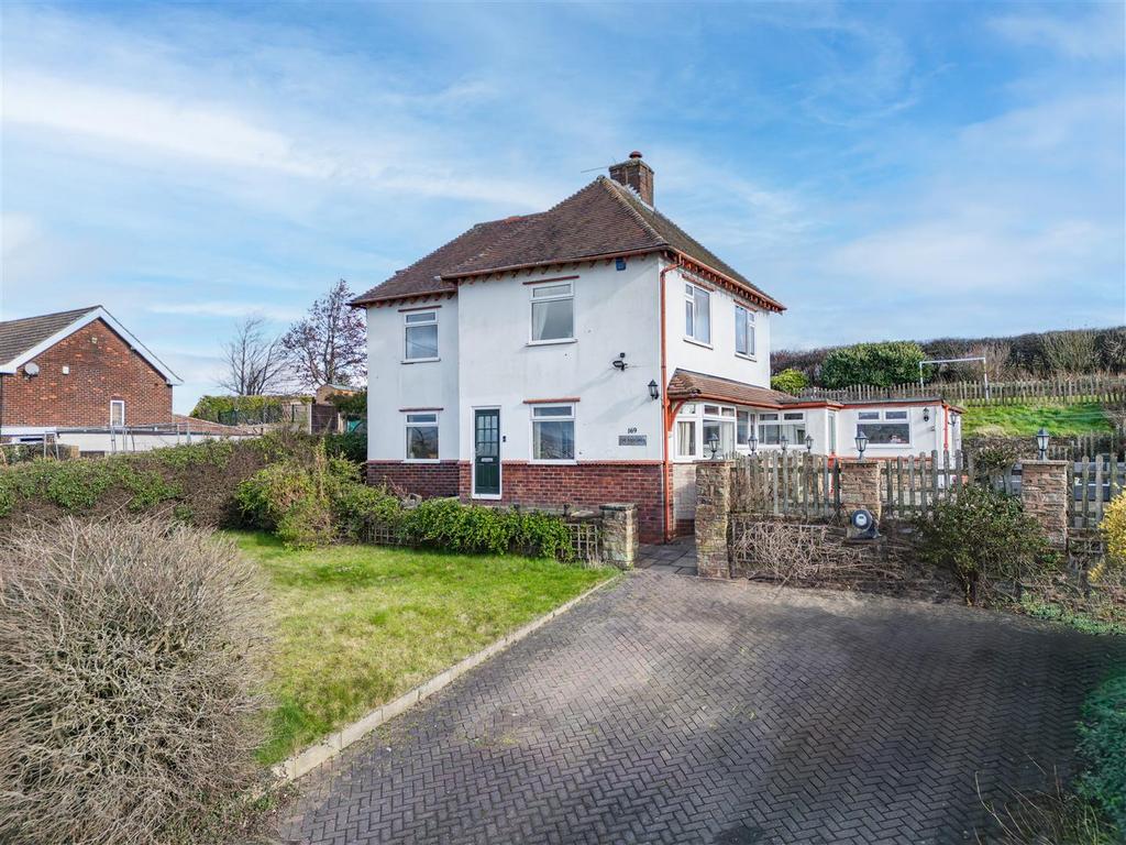 Shuttlewood Road, Bolsover, Chesterfield, S44 6NX 3 bed detached house