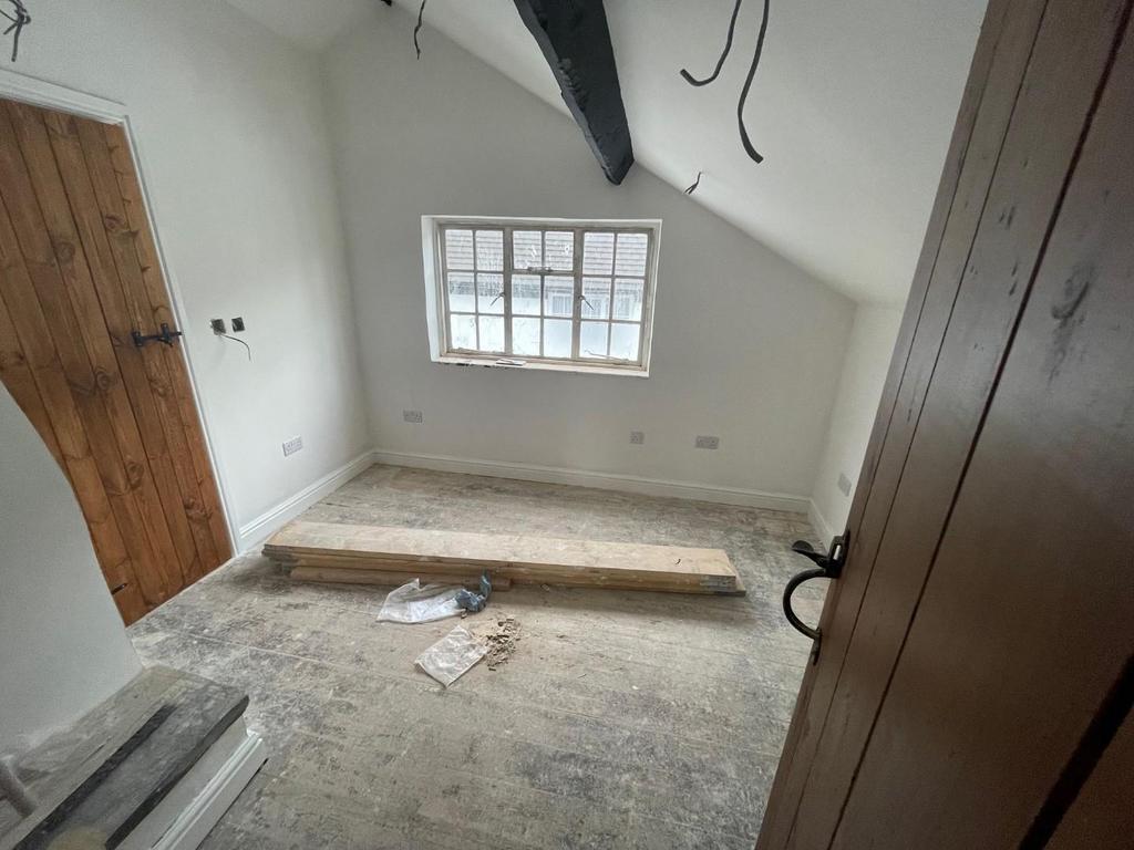 Bedroom 1.jpg