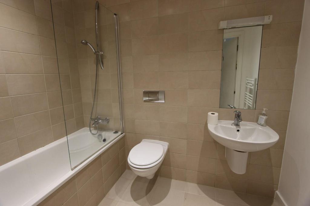 Bathroom 2.JPG