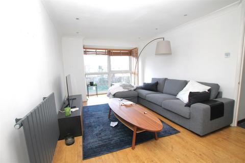 2 bedroom property to rent - Heath Court, Hollybush Hill, Wanstead
