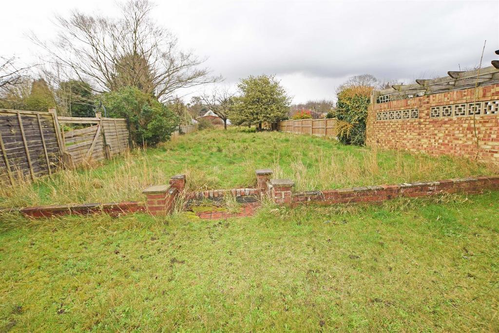 70 Marshall Road garden 3.jpg