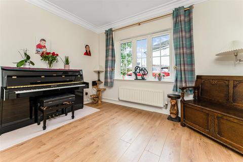 10 Bellefield Way, Lanark, ML11 7NW
