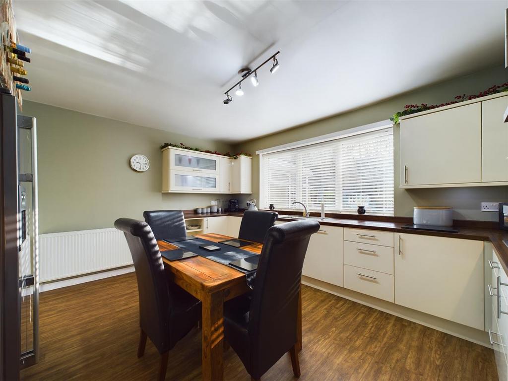 Kitchen: