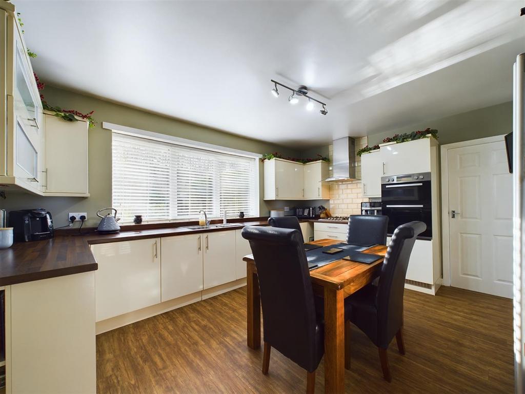 Kitchen: