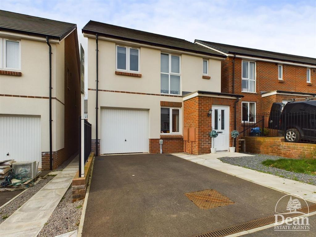 Kingfisher Drive, Lydney 3 bed detached house for sale £265,000