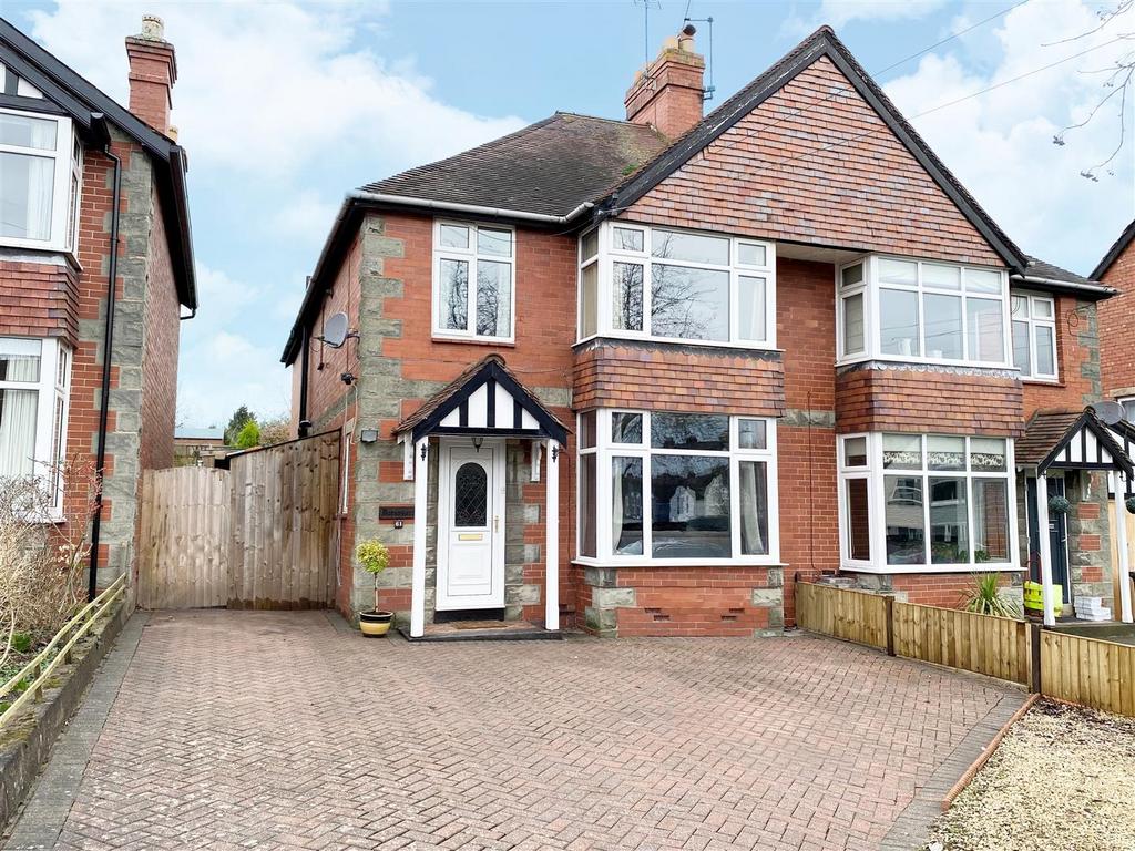 61 Porthill Drive, Shrewsbury, SY3 8RT 4 bed semidetached house for
