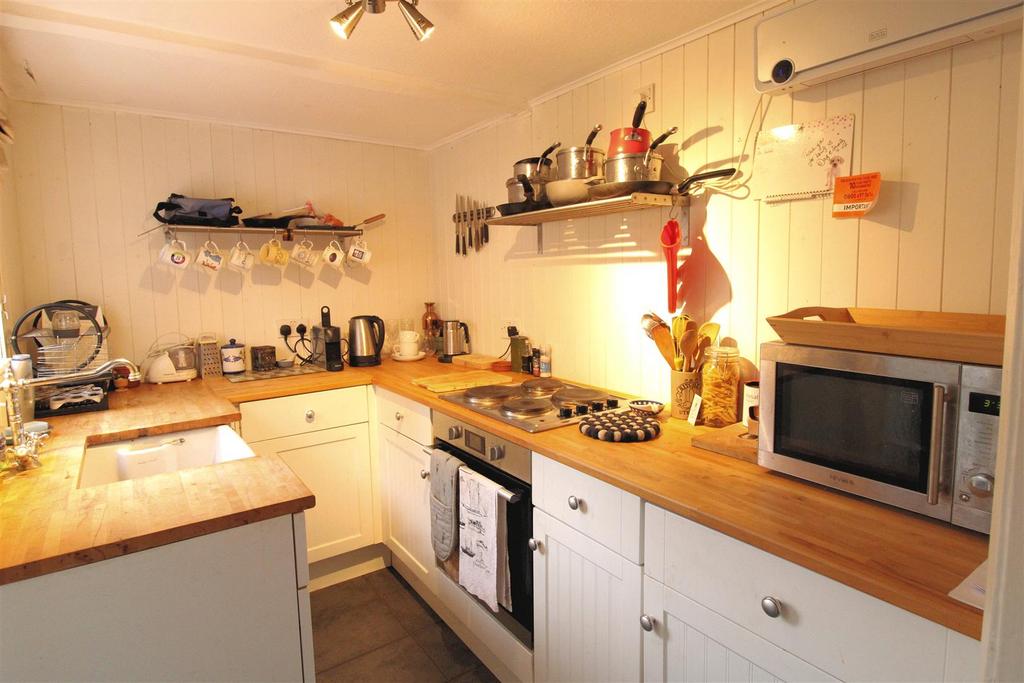 Manor Road, Dersingham 2 bed cottage for sale £230,000