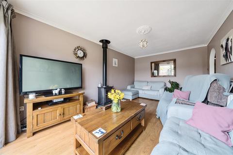 3 bedroom semi-detached bungalow for sale, Ivy Close, Kingswood