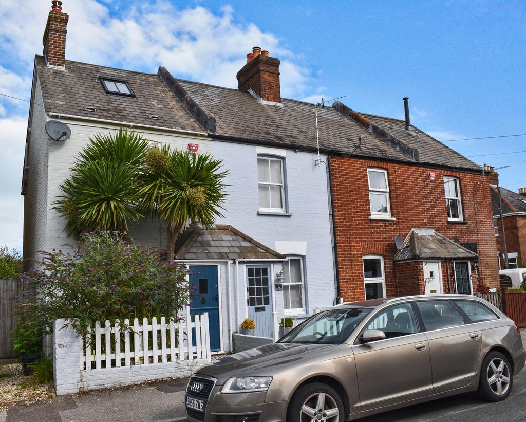 Middle Road, Lymington, SO41 3 bed end of terrace house for sale £550,000