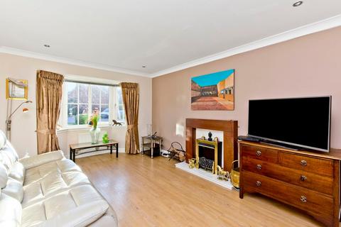37 Lindsay Circus, Rosewell, EH24 9EN