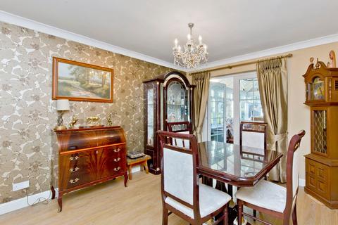 37 Lindsay Circus, Rosewell, EH24 9EN