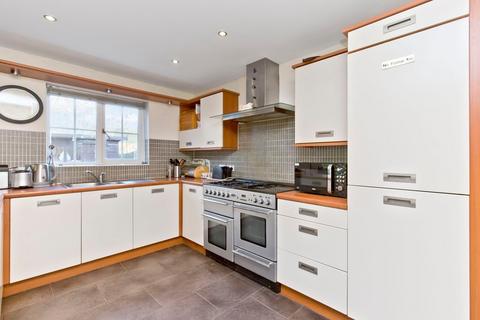 37 Lindsay Circus, Rosewell, EH24 9EN