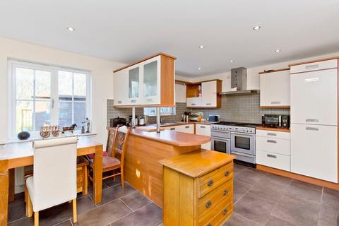 37 Lindsay Circus, Rosewell, EH24 9EN