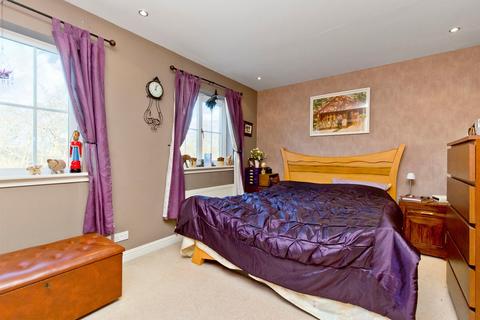 37 Lindsay Circus, Rosewell, EH24 9EN