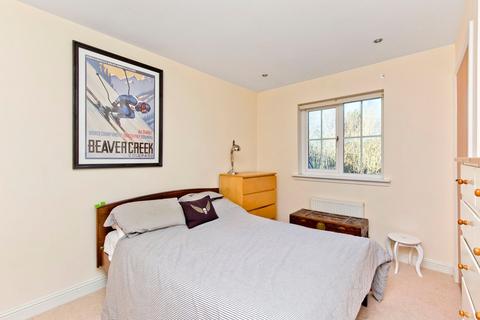37 Lindsay Circus, Rosewell, EH24 9EN