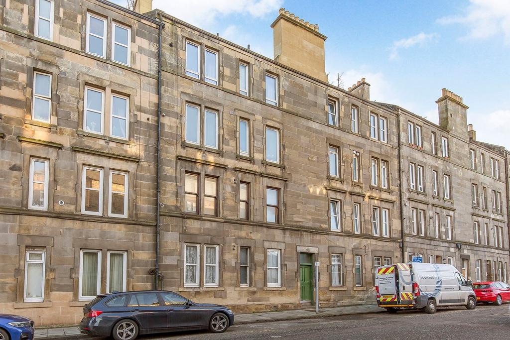 Broughton Road, Edinburgh, EH7 1 bed flat for sale £150,000