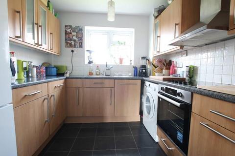 28 Linden Court, Leatherhead, KT22 7JG