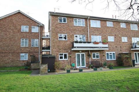 28 Linden Court, Leatherhead, KT22 7JG