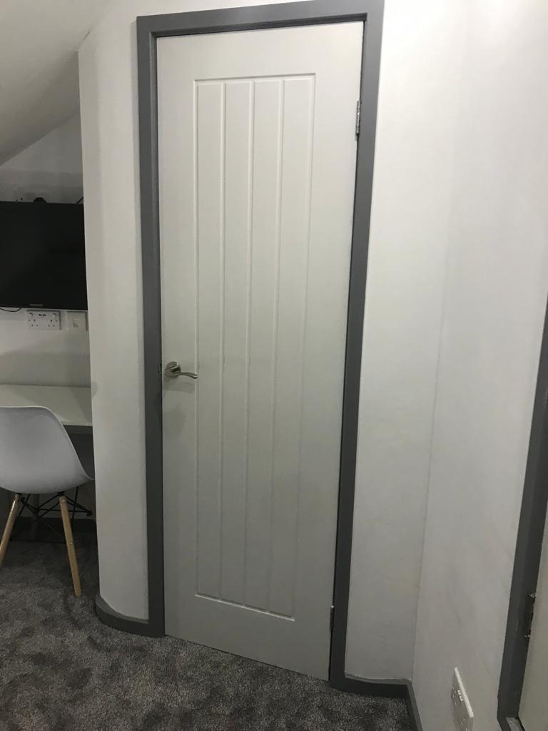 En suite door.jpg